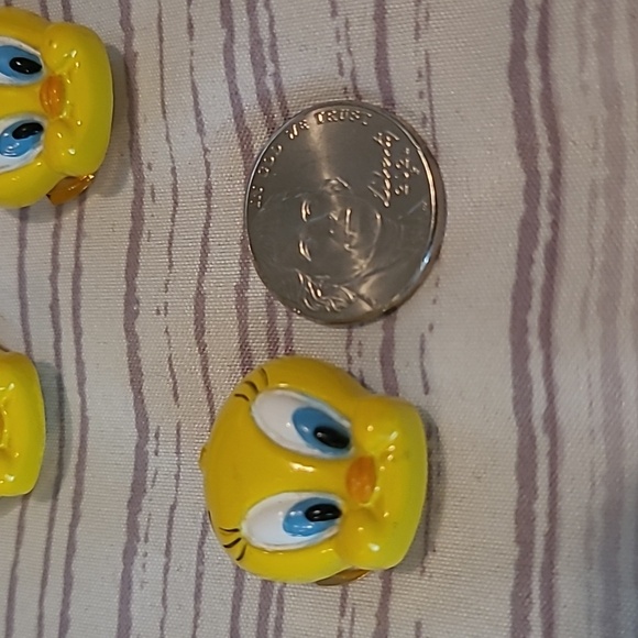 Set Of 4 Tweety Bird Button Covers Novelty Yellow Enamel Looney Tunes Retro - Picture 4 of 5